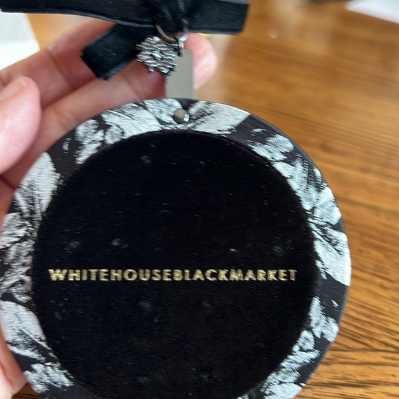 NEW White House Black Market 5 stud Earrings.Pearls& Black crystals.Elegant - Picture 6 of 7